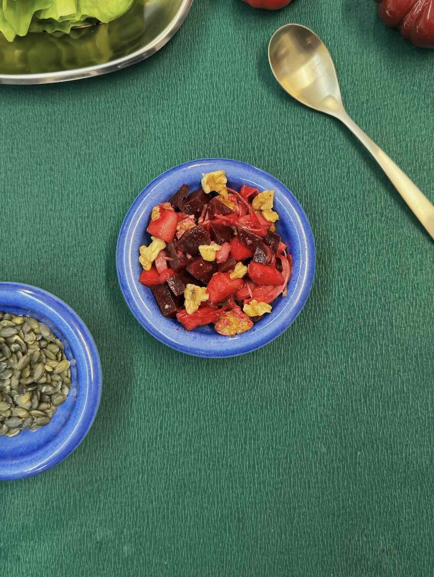 Ensalada de remolacha, pera e hinojo con nueces